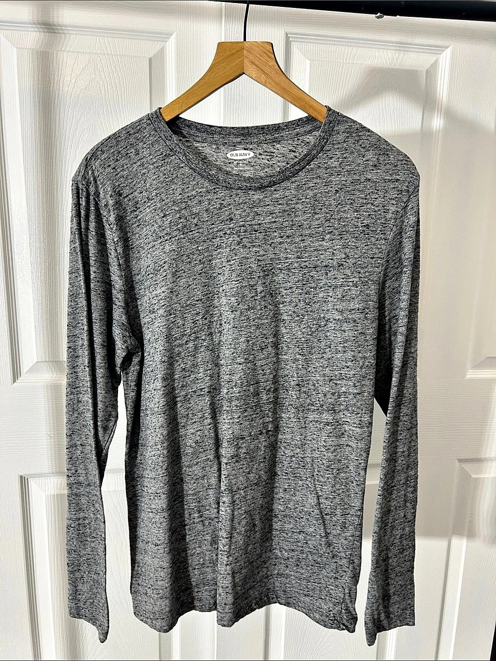 Old Navy Soft-Washed Crew-Neck Long-Sleeve T-Shirt Gray